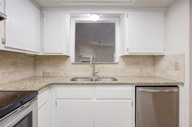 Building Photo - 9023 N Rockwell Dr