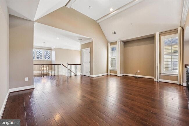 Building Photo - 448 Salk Cir