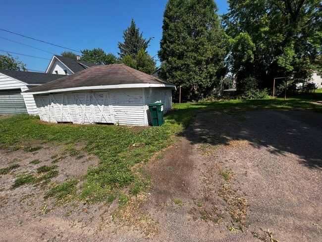 Building Photo - 1111 Ave F