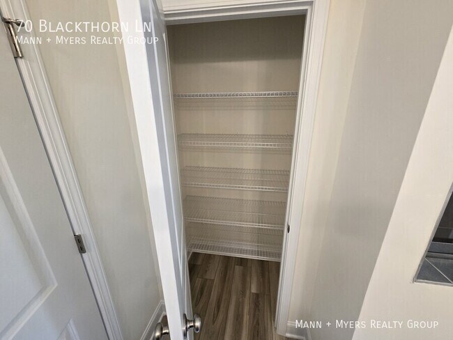 Building Photo - 70 Blackthorn Ln
