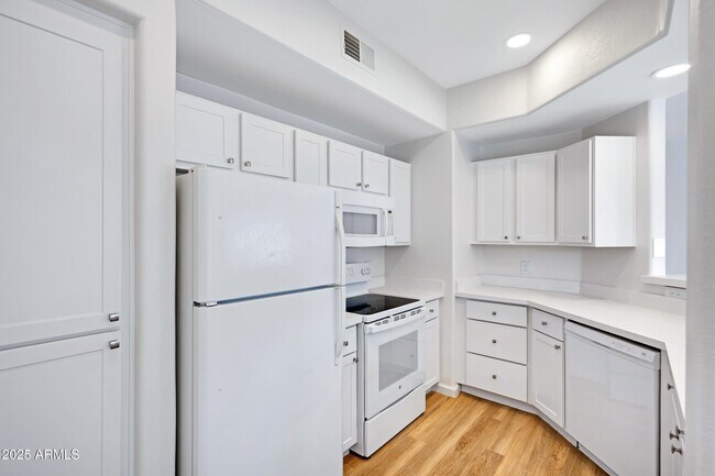 Building Photo - 13700 N Fountain Hills Blvd
