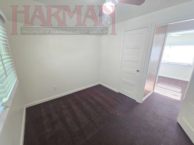 Building Photo - 697 600 W