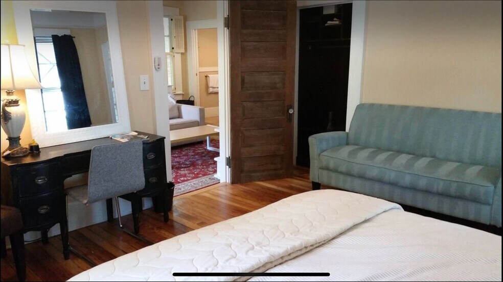 Building Photo - 462 Greenwood Ave NE