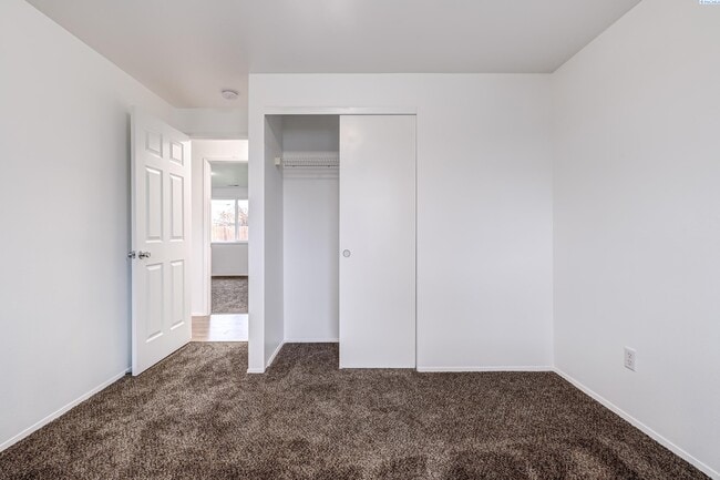 Building Photo - Nice Home, Yard care Included