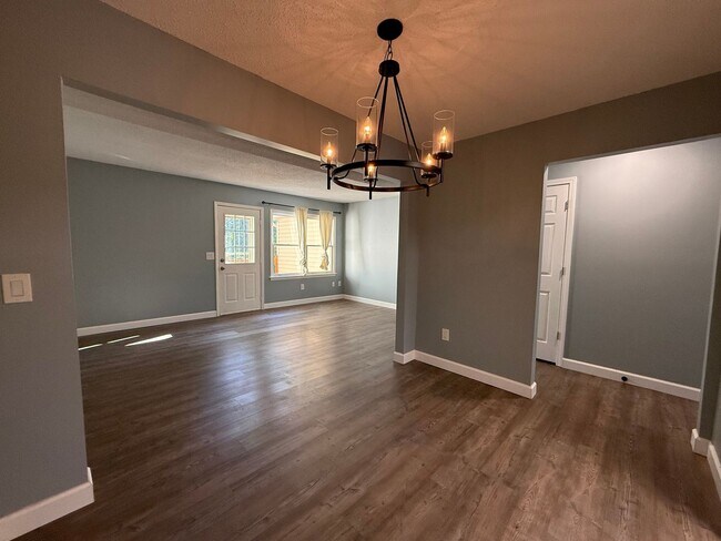 Building Photo - 2 Bedroom 1.5 Bath Townhome located in Greeneville, TN