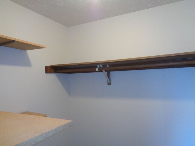 Building Photo - 5519 S 31st #5