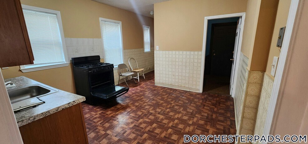 Building Photo - 105 Draper St