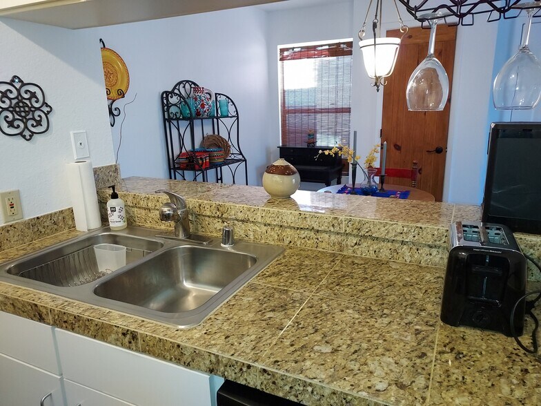 Kitchen - 941 Calle Mejia