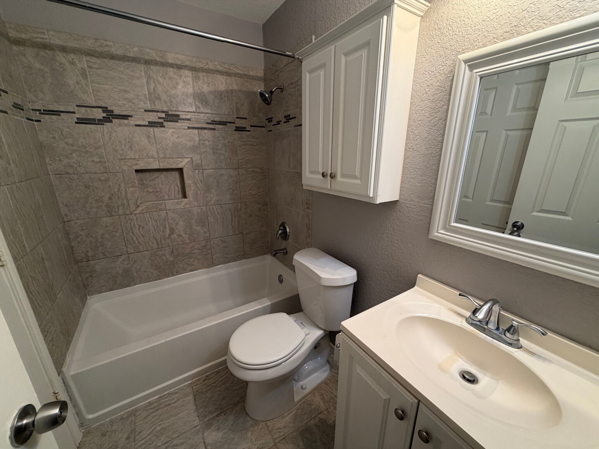 Building Photo - 11106 Bel Air Dr
