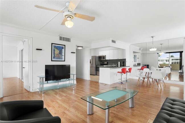 Building Photo - 9440 W Bay Harbor Dr
