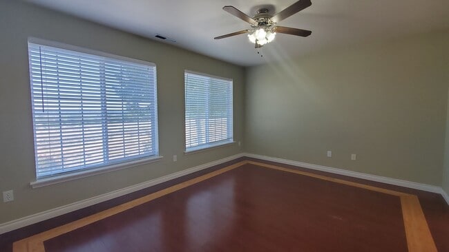 Building Photo - 2452 N Rhode Island Ct