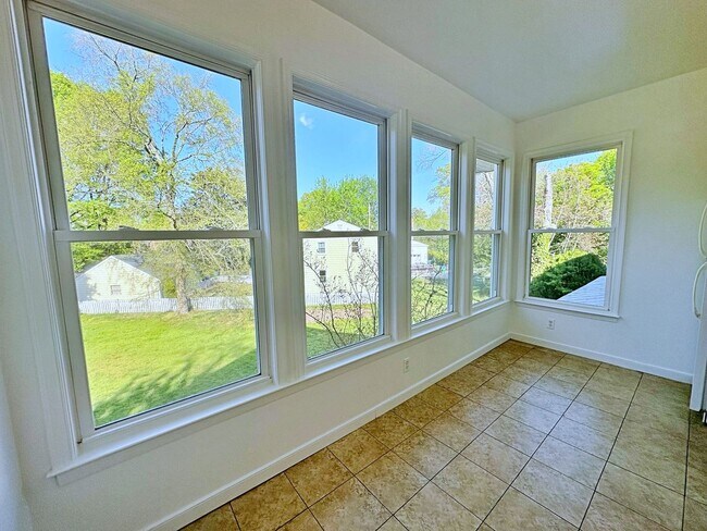 Building Photo - 1208 Avondale Ave