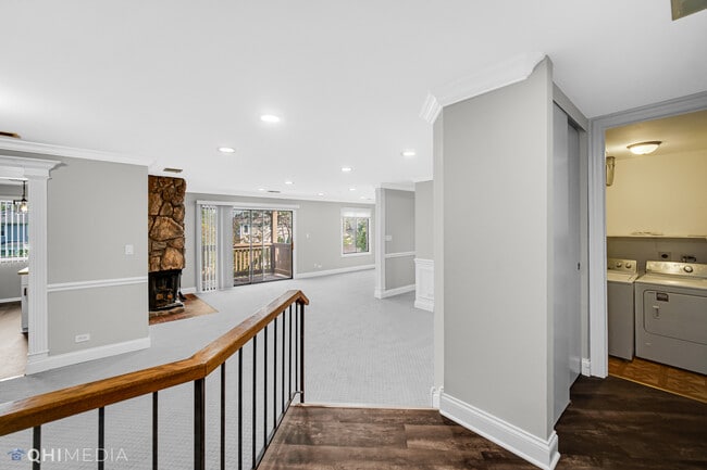 Building Photo - 920 Surrey Dr