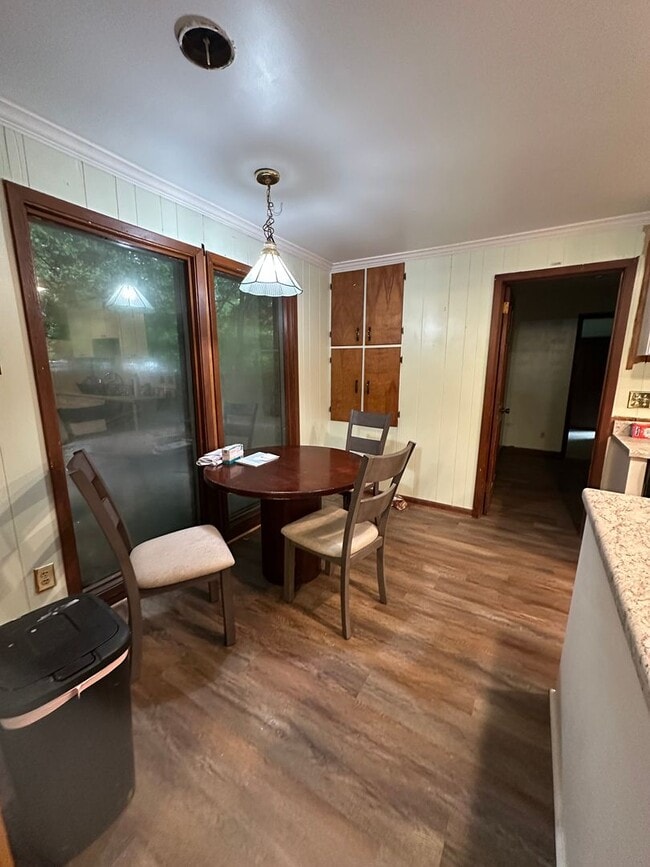 Building Photo - 6 BR 3 BA House in Colonial Hill Community