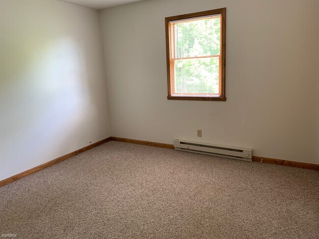 Building Photo - 2 br, 1.5 bath Duplex - 9 Gifford St Apt 1