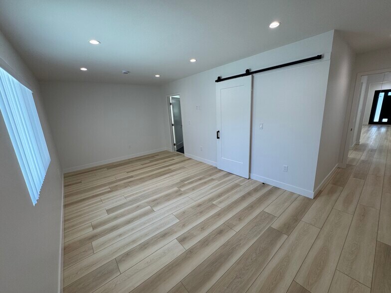 Building Photo - 14621 Leadwell St