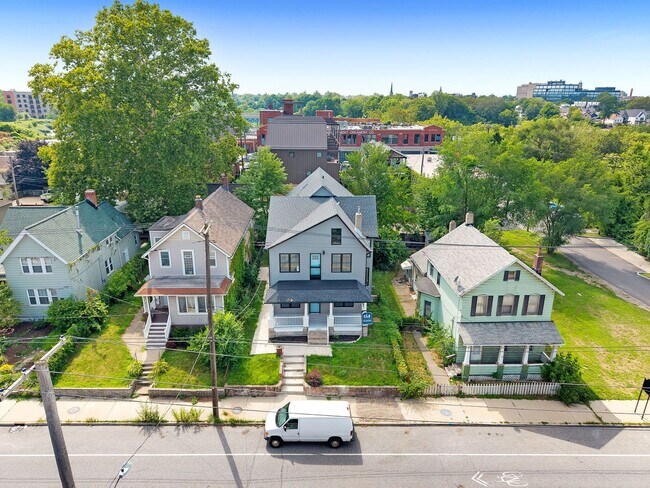 Building Photo - 2322 Scranton Rd