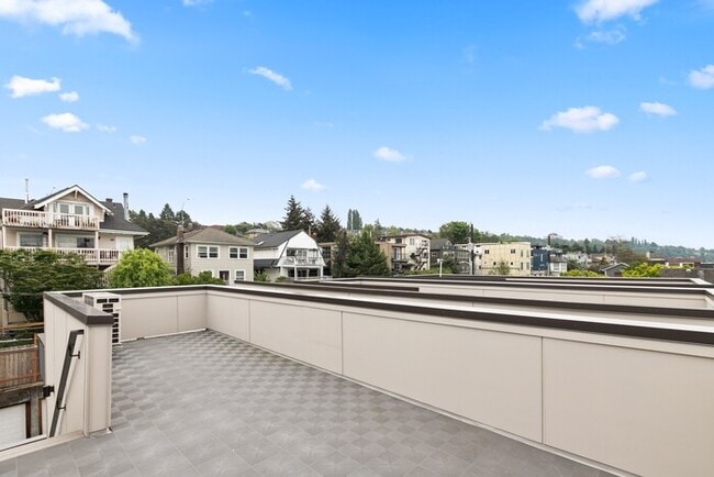 Building Photo - ULTRA-MODERN Townhome w/AC and Views in th...