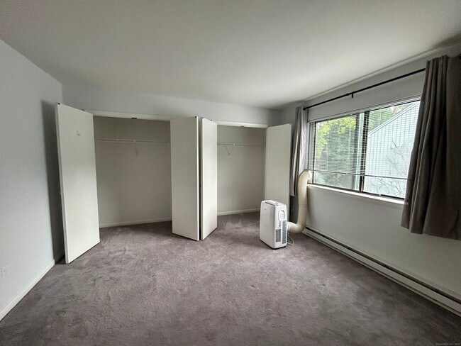 Building Photo - 19 Somers St