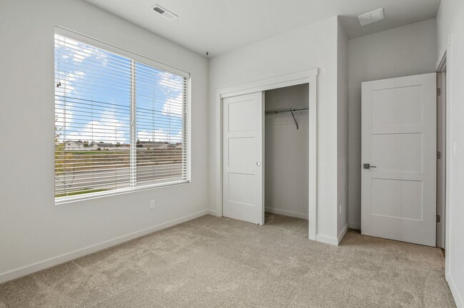 Building Photo - CDA Place Neighborhood- upgraded 3 bed 2 b...