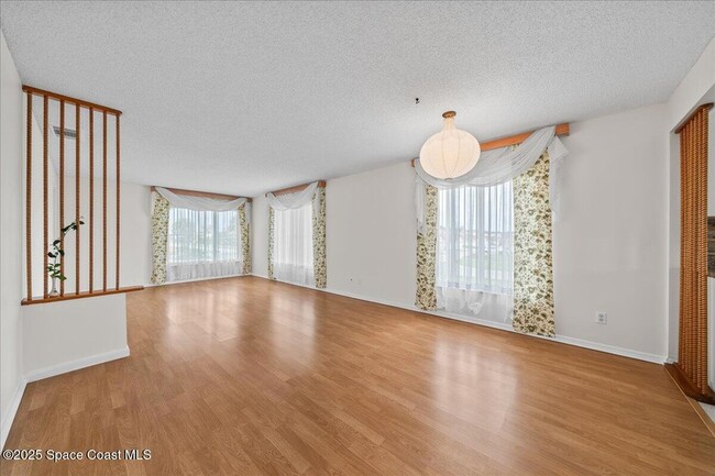 Building Photo - 201 St Lucie Ln