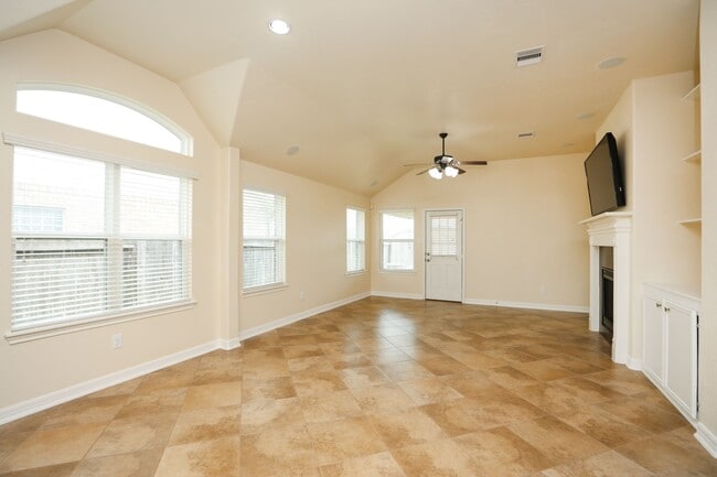 Building Photo - 9960 Golden Field Ln