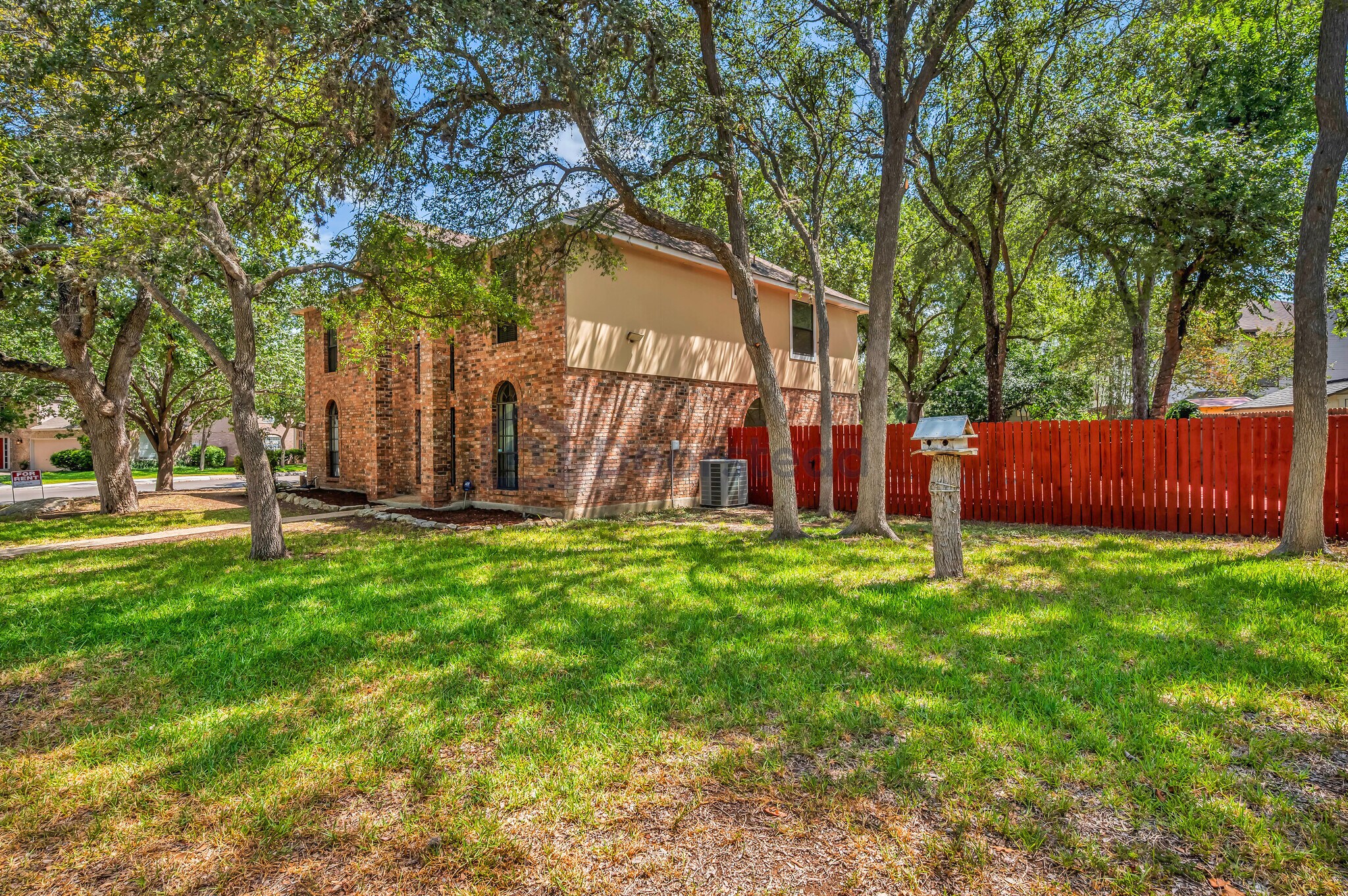 Building Photo - 2326 Oak Castle