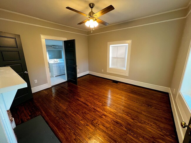 Building Photo - 2/2 Home for Rent Just 5 Minutes from Downtown Greenville!