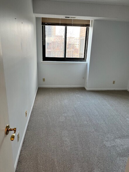 Building Photo - 5505 Seminary Rd