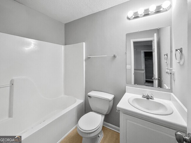 Building Photo - 10 Fieldview Ln