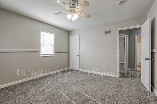 Building Photo - 831 Stewart Ave