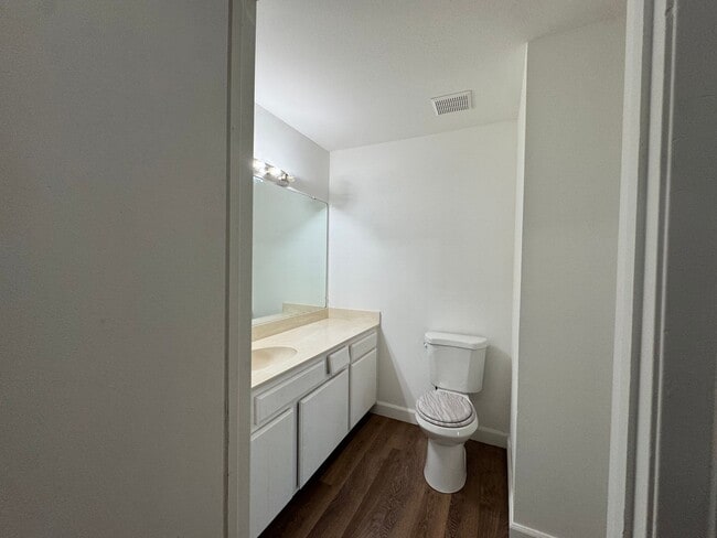 Building Photo - 1190 S Winery Ave