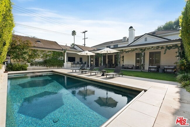 Building Photo - 506 N Rexford Dr