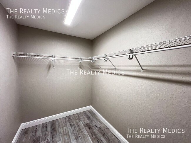 Building Photo - 32 Fir Dr