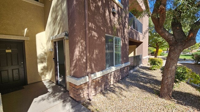 Building Photo - Adorable Single Level Condo  Close to Summerlin!!!