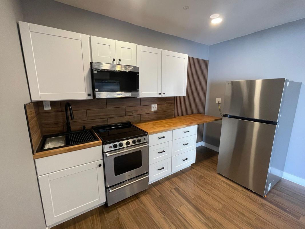 Building Photo - 15947 Amber Valley Dr