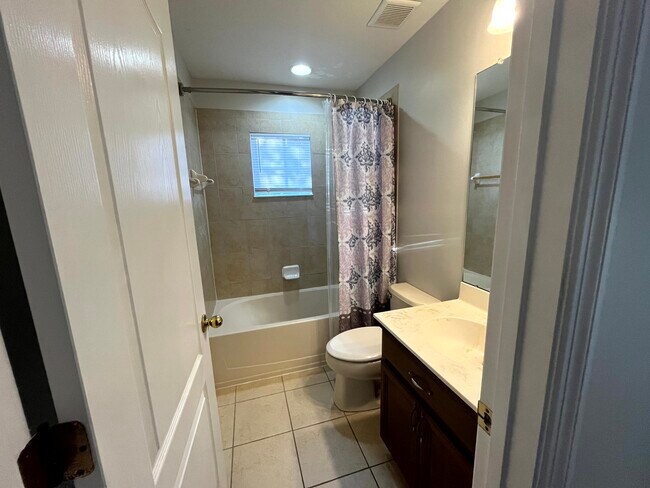 Building Photo - 7843 Foxgrove Dr