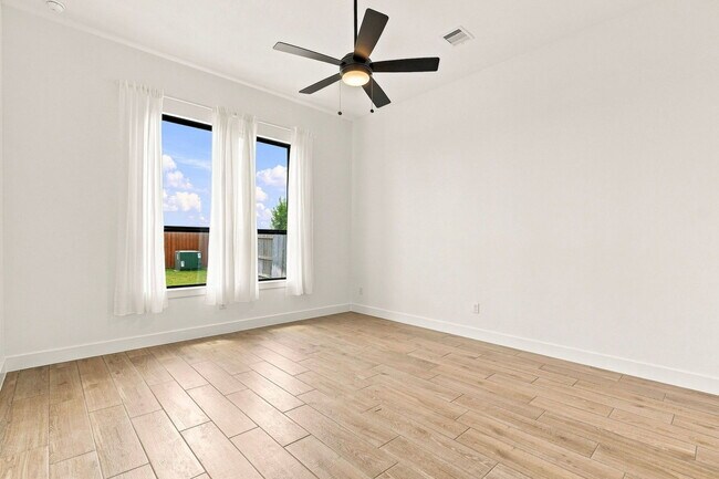 Building Photo - 24631 Fluttering Dove Ln