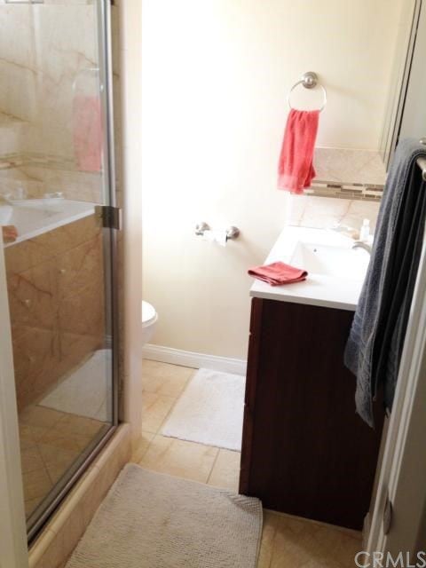 Bathroom #1 - 2018 Plant Ave