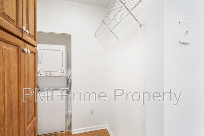 Building Photo - 92 E Blackwell St