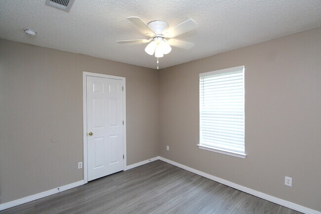 Building Photo - Beautiful Milton Home Near Whiting Field –...