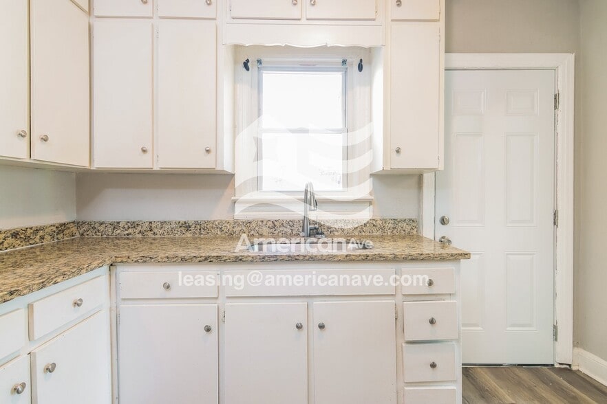 Building Photo - 2207 Heard St