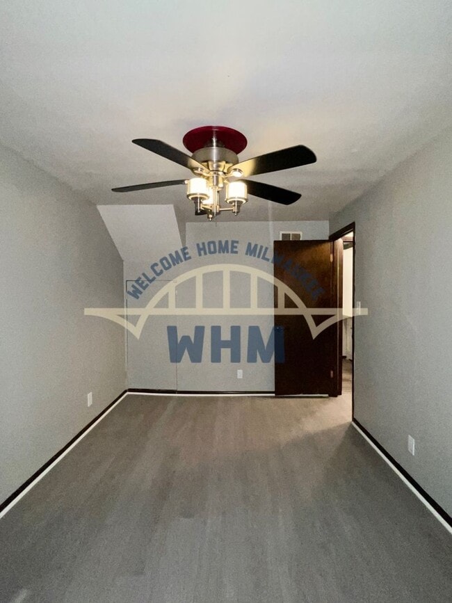 Building Photo - 5748 N 40th St