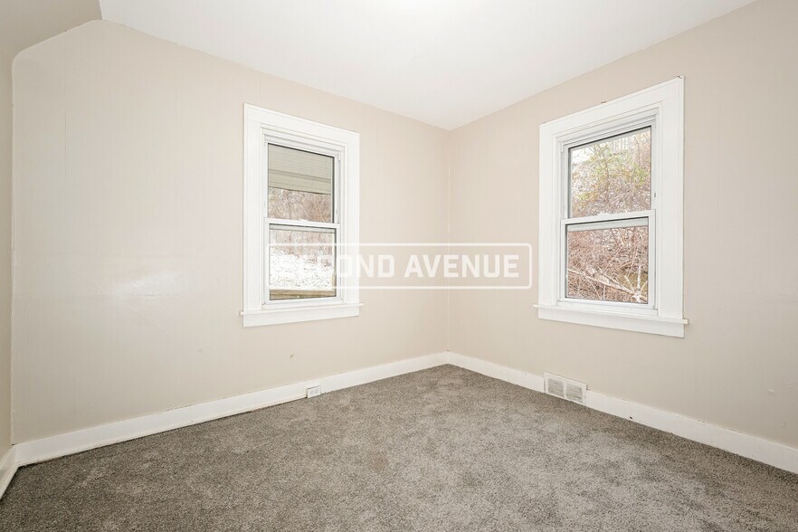 Building Photo - 1030 Franklin Dr