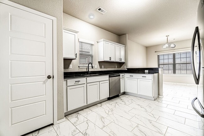 Building Photo - Newly built, 2 story home!