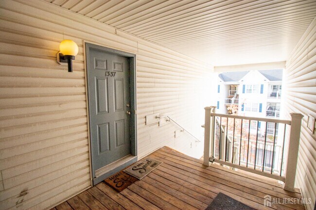 Building Photo - 1337 Waterford Dr