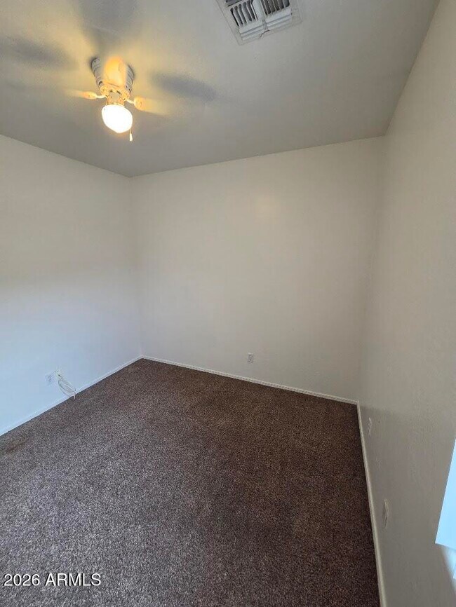 Building Photo - 12901 W Glenrosa Dr
