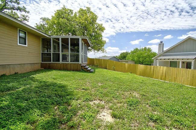 Building Photo - 117 Dover Dr