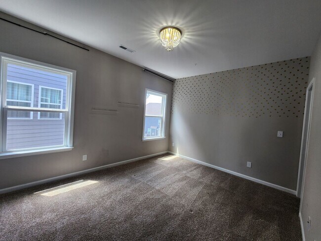 Building Photo - 194 Winterberry St