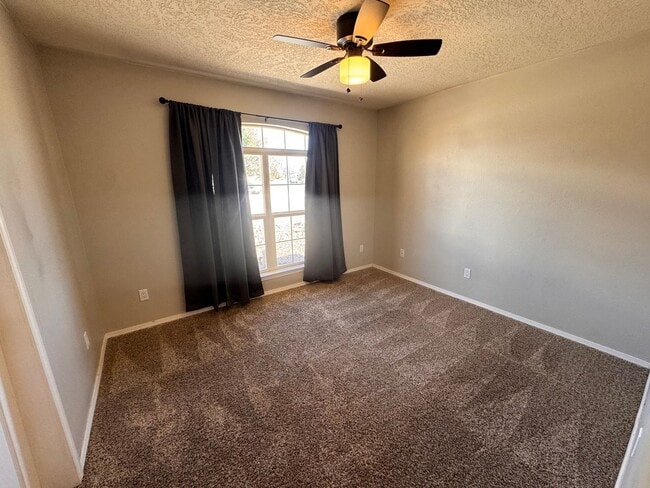 Building Photo - 9701 Tapatio Dr NW